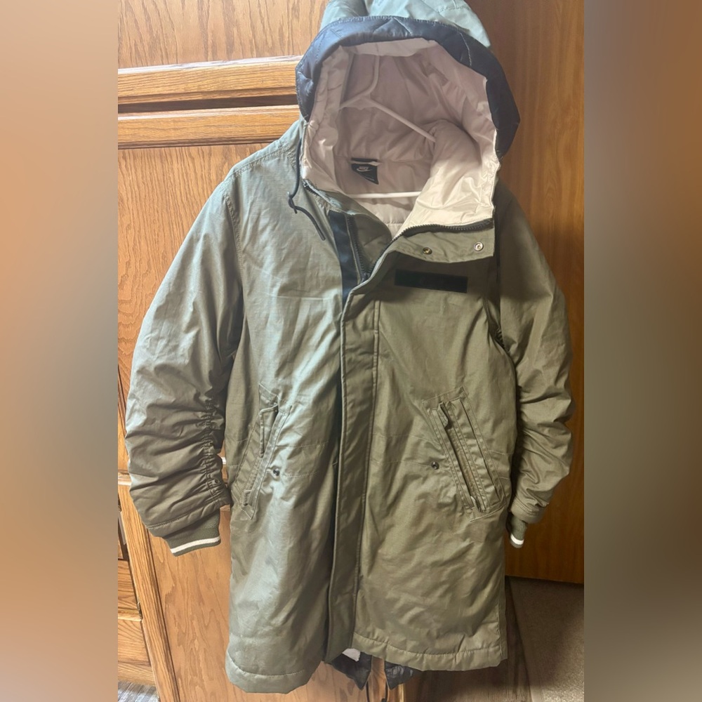 Nike NSW Olive Isolant Primaloft Parka- Medium